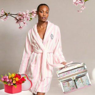 Подарунковий набір Victoria's Secret  Халат Short Cozy Robe Pink Stripes Logo + Косметичка 4 в 1 Makeup Bag Dream &mdash; основне фото товару, вигляд спереду