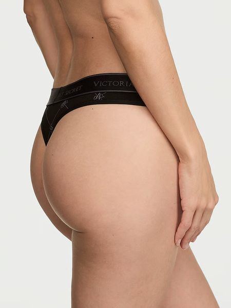 Трусики стрінги Victoria's Secret Logo Cotton Thong Panty Diamond Vs Lockup &mdash; основне фото товару, вигляд спереду