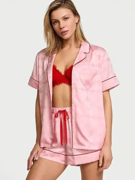 Піжама з шортиками Victoria's Secret Glazed Satin Heart Short Pajama Set New &mdash; основне фото товару, вигляд спереду