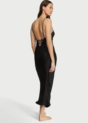 Пеньюар Сукня Нічна Комбінація Victoria's Secre Icon Satin Midi Slip Black &mdash; основне фото товару, вигляд спереду
