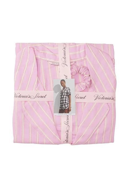 Піжама з шортами Victoria's Secret Flannel Short Pajama &mdash; основне фото товару, вигляд спереду